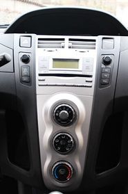 Toyota Yaris 1.0 5 porte Sol 89.000KM CLIMA NEOPATENTATI RADIO CD