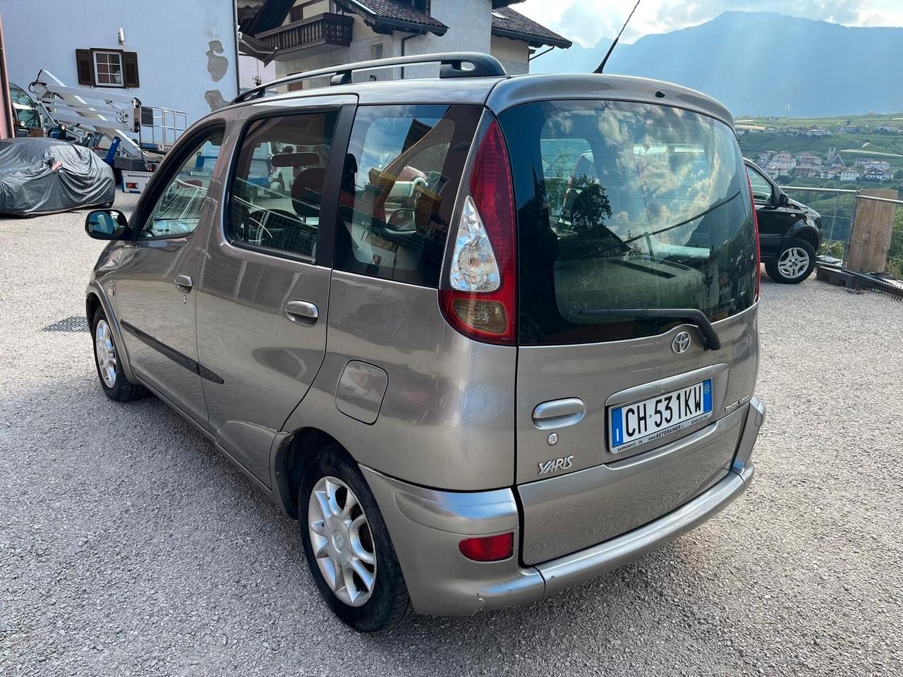 Toyota Yaris Verso 1.4 TURBO DIESEL