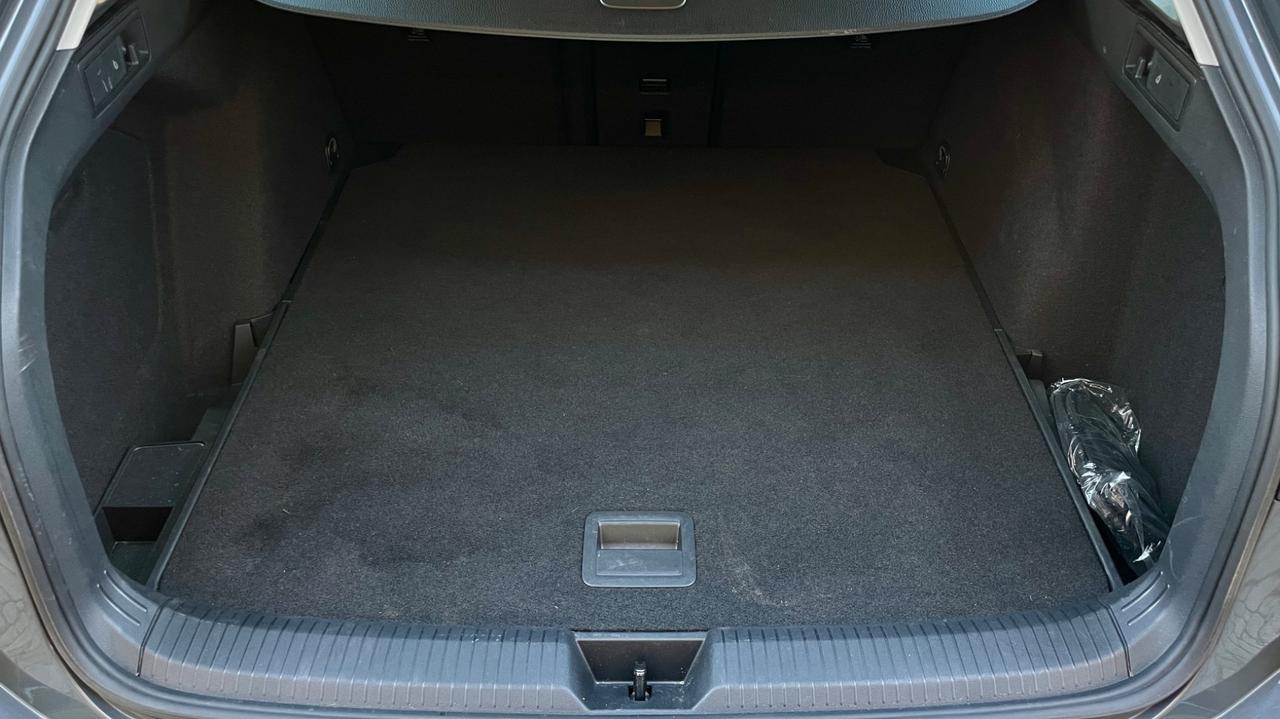 VOLKSWAGEN GOLF VARIANT 2.0 TDI SCR STYLE - FULL LED, NEOPATENTATI