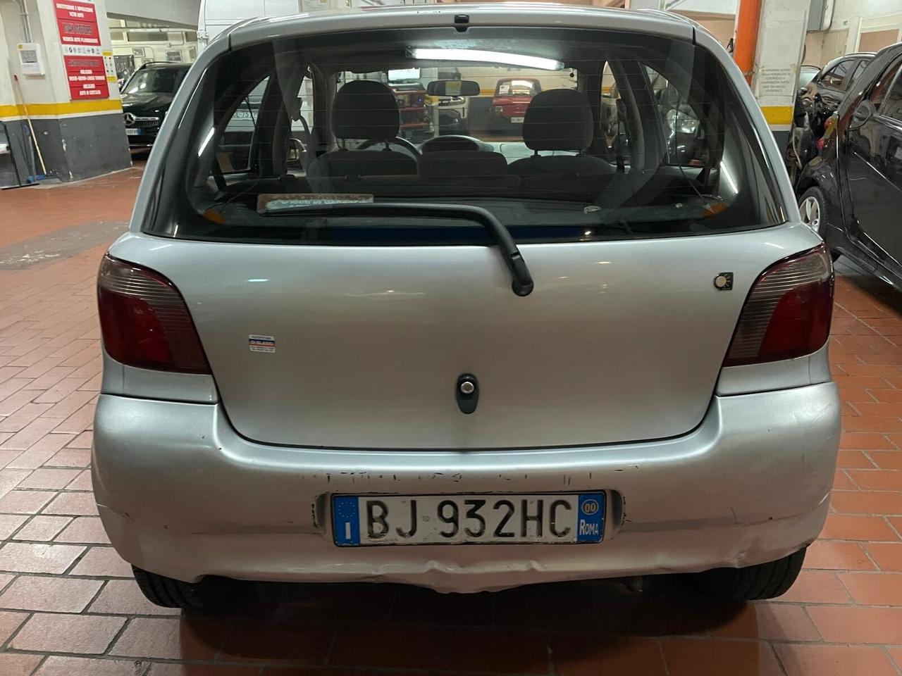 Toyota Yaris 1.0i 16V cat 5 porte