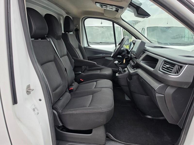 RENAULT Trafic T27 2.0 dCi 150 L1H1 TOUCH 8 CAM 23
