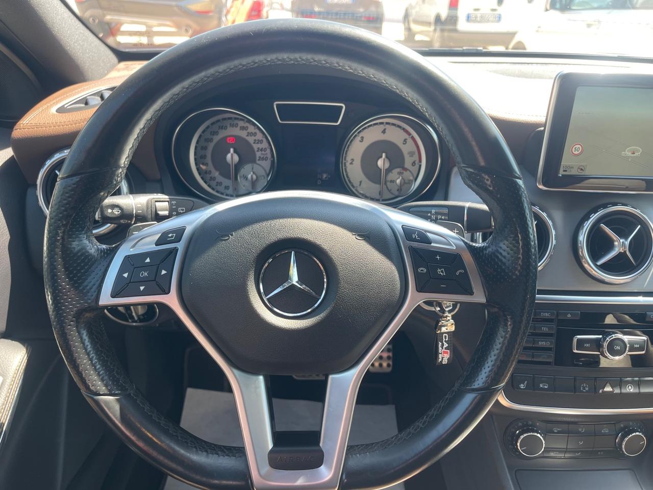 Mercedes Benz GLA200d X156 Premium AMG 4Matic 2.2 CDI 136cv