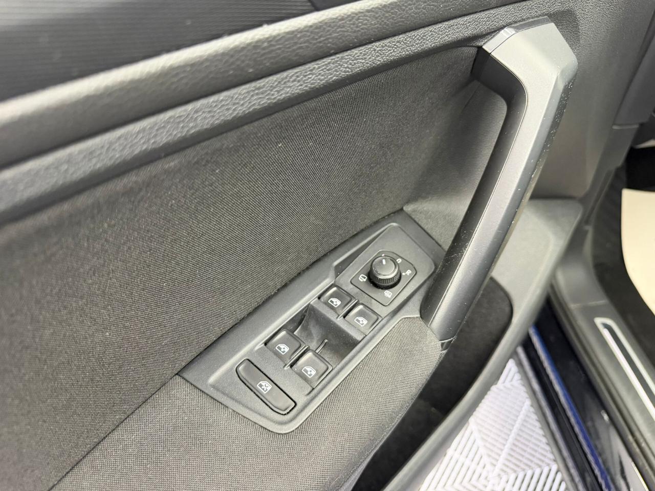Volkswagen Tiguan 2.0 TDI 150 CV SCR DSG R-Line