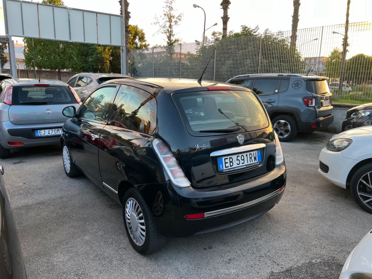 Lancia Ypsilon 1.3 MJT 75 CV Diva