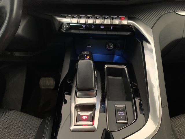 PEUGEOT 3008 Hybrid 225 e-EAT8 Allure Pack