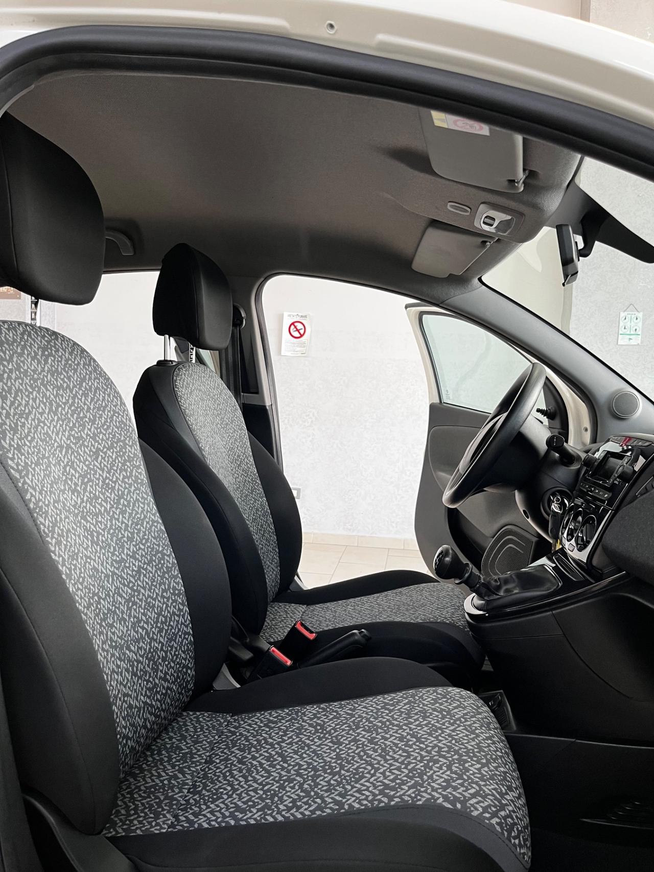 LANCIA YPSILON 1.0 FireFly 5 porte S&S Hybrid Ecochic Silver