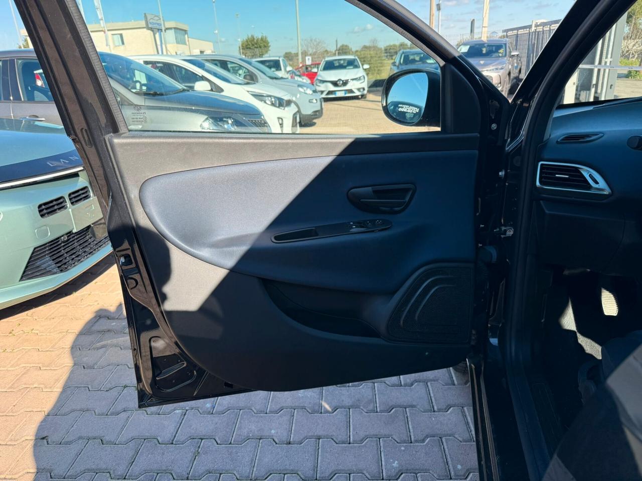 Lancia Ypsilon 1.0 FireFly 5 porte S&S Hybrid Platino