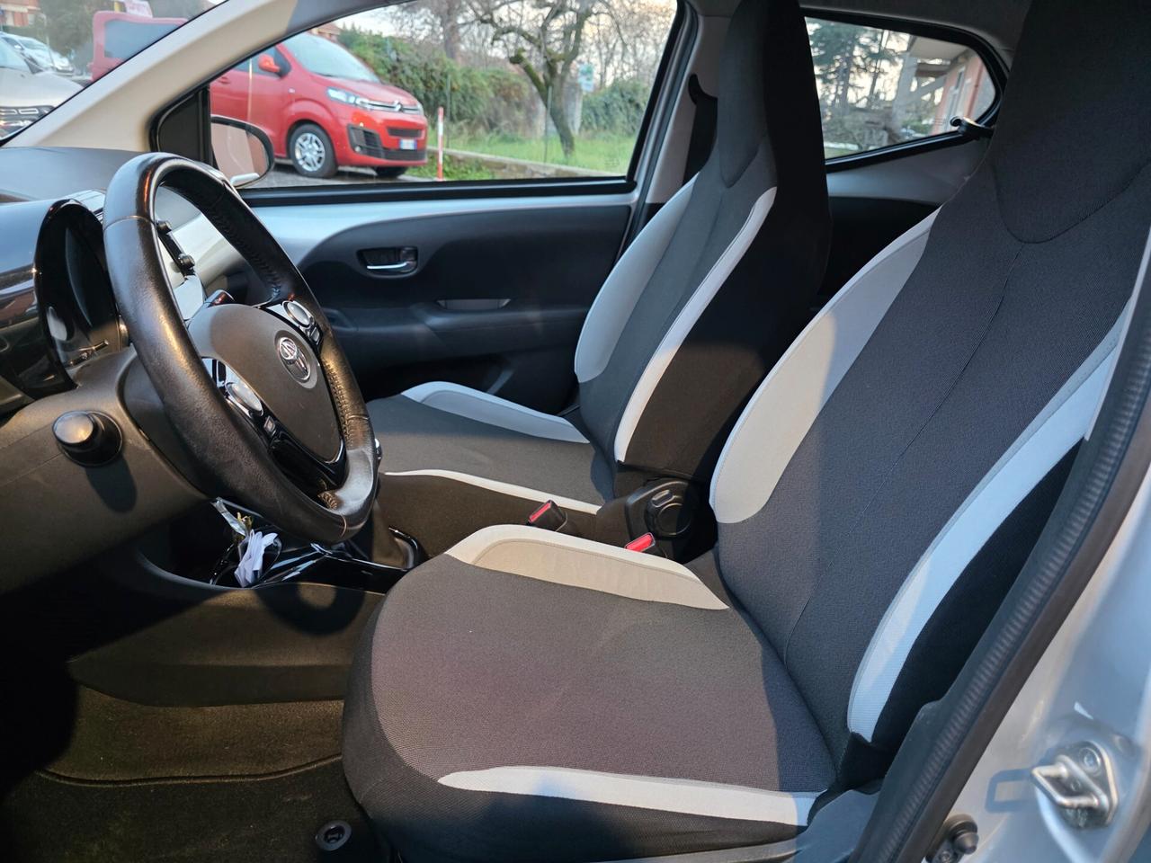 Toyota Aygo 1.0 VVT-i 69 CV 5 porte x-play