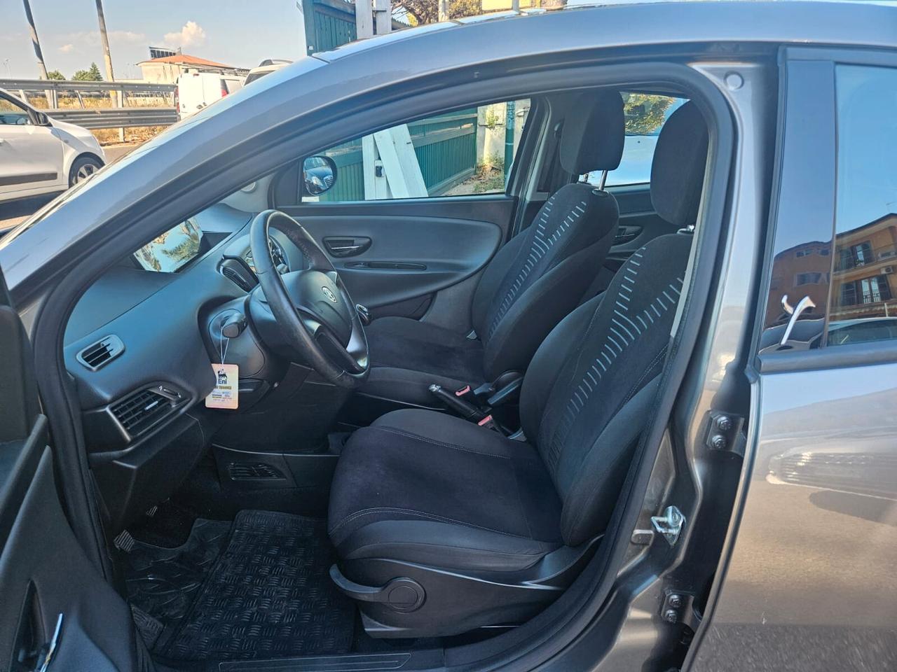 Lancia Ypsilon 1.2 Gold 2013