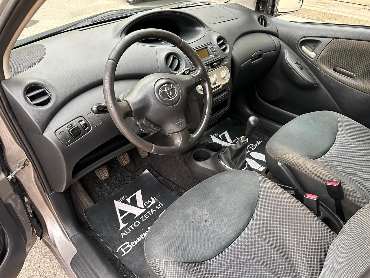 Toyota Yaris 1.3i 16V cat 5 porte Sol
