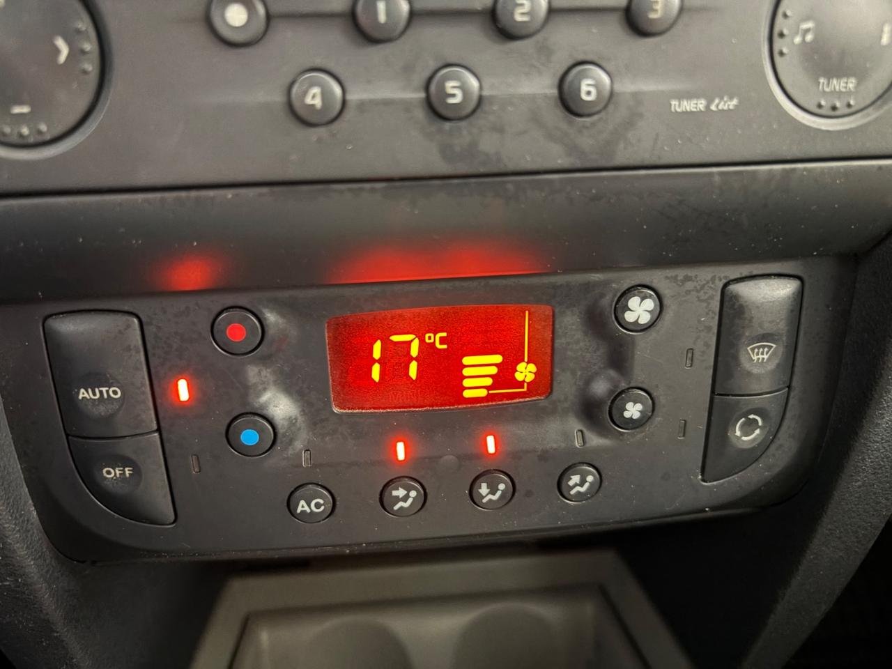 Renault Clio 1.2 16V cat 5 porte Privilège km 109.000 Nuova !