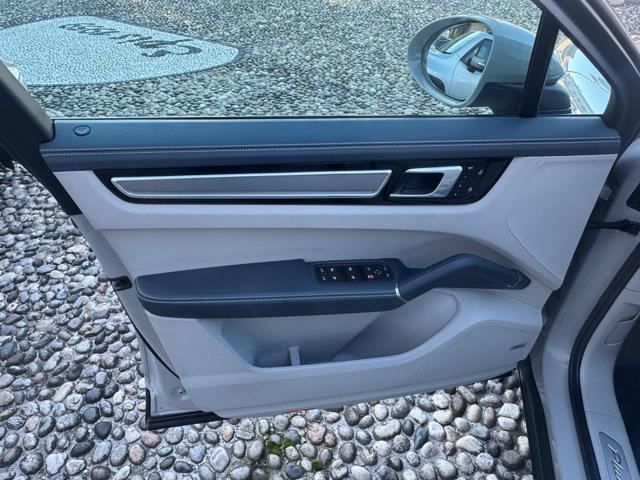 PORSCHE Cayenne Coupé 3.0 V6 Platinum Edition