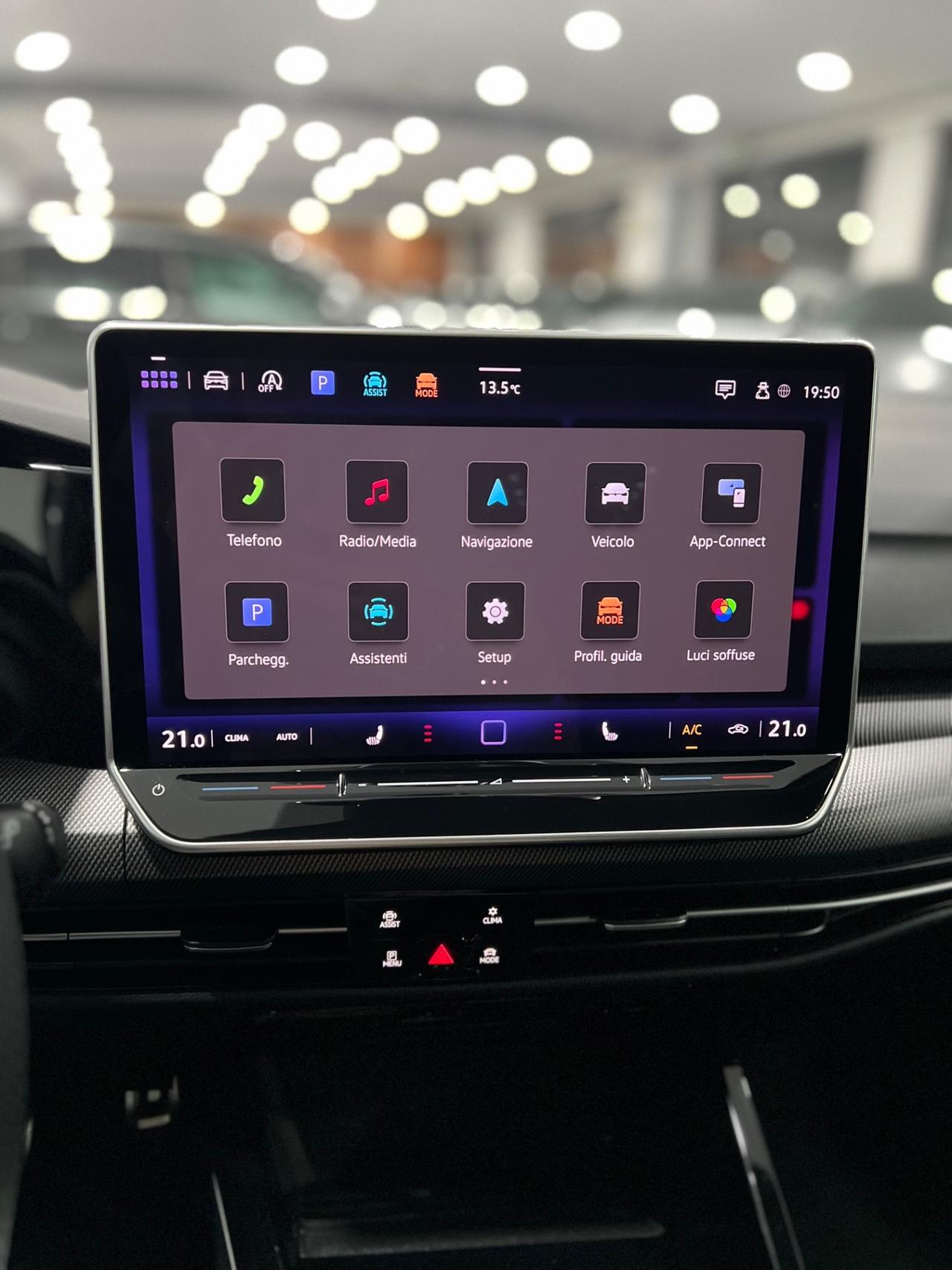 VOLKSWAGEN GOLF 8.5 2.0 TDI DSG R-Line Plus 150 cv