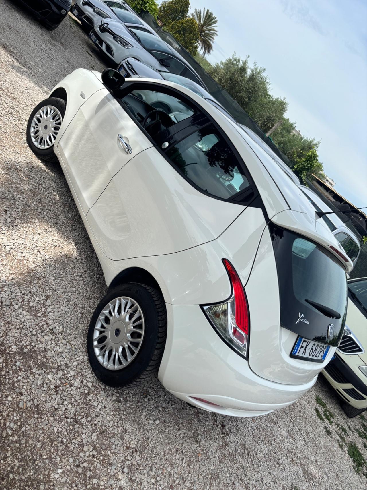 Lancia Ypsilon 0.9 TwinAir 85 CV 5 porte Metano Ecochic Platinum