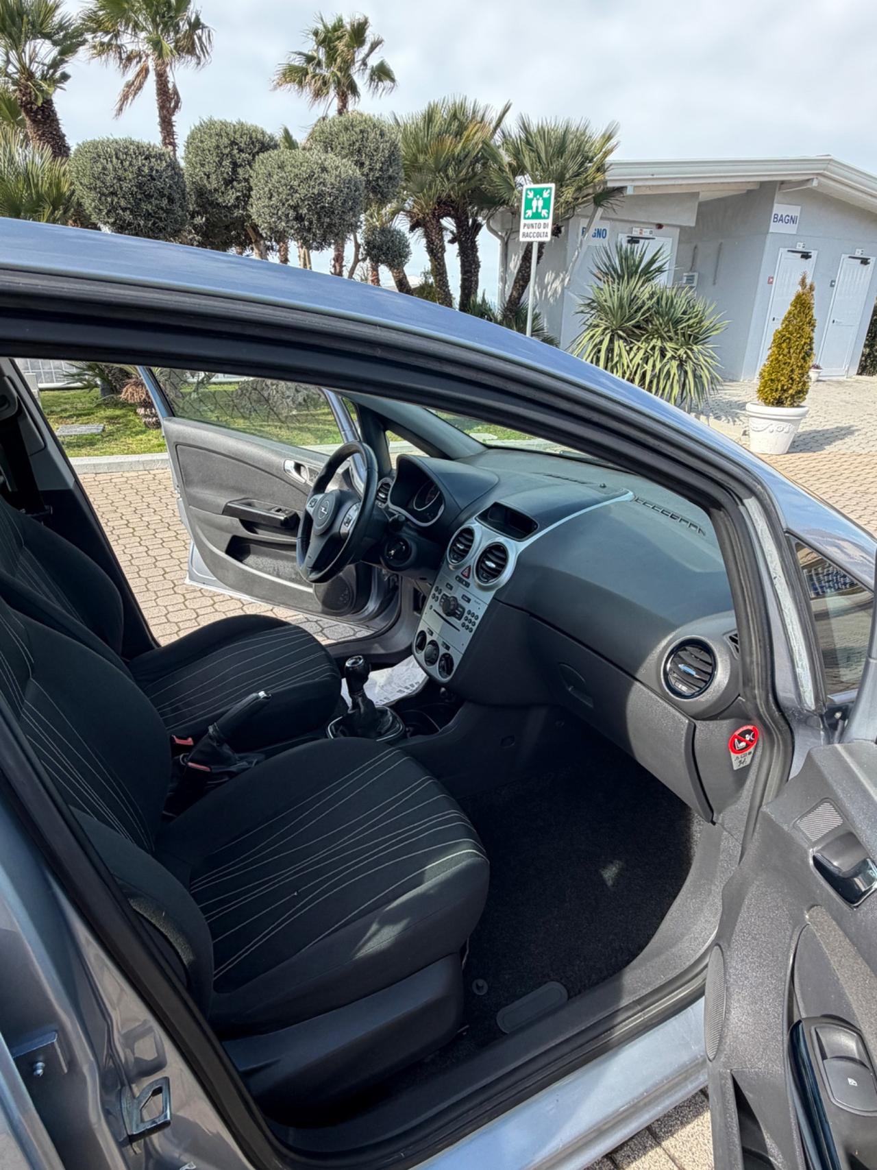 Opel Corsa 1.2 5 porte Easytronic Cosmo