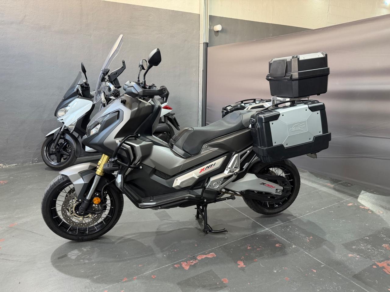 HONDA X-ADV 750 TRAVEL ABS