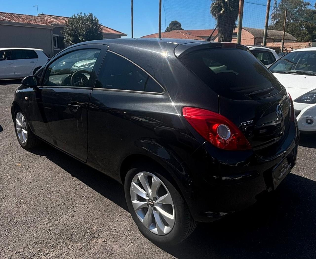 Opel Corsa 1.2 3 porte b-color