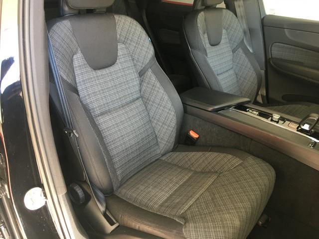 VOLVO XC60 B4 (Diesel Hybrid) 197cv Momentum *IVA deducibile*