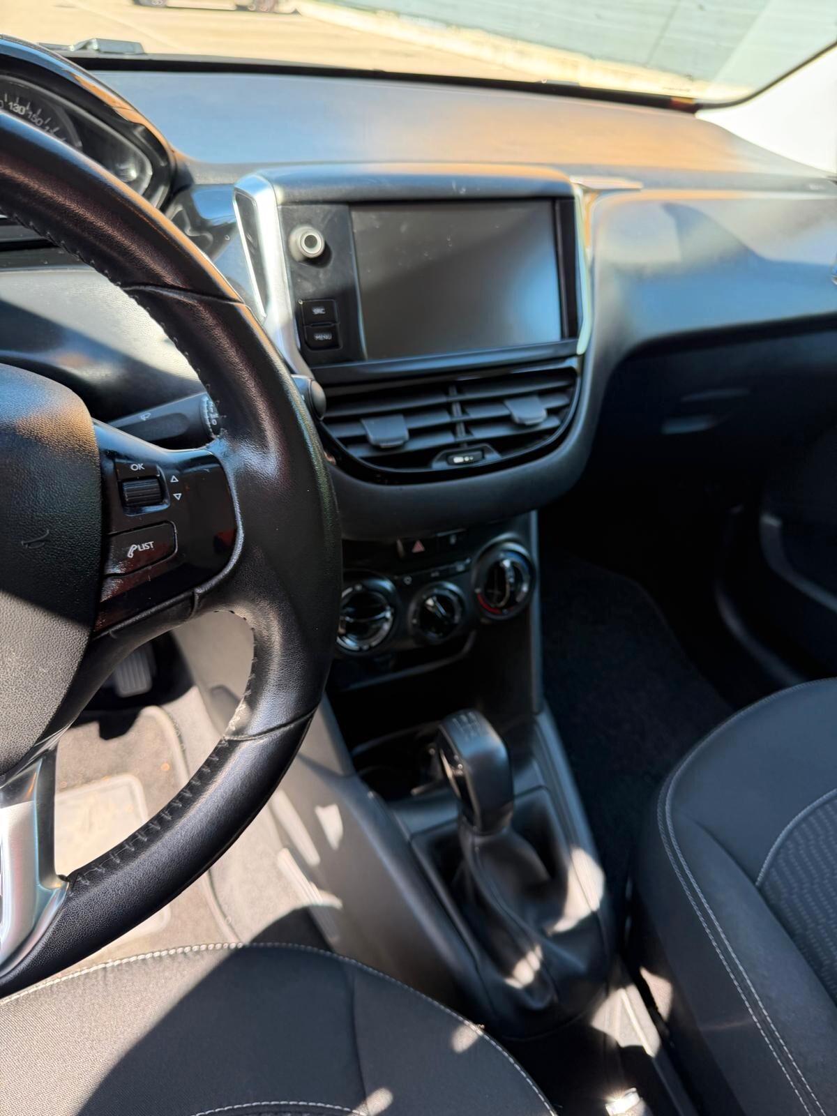 Peugeot 208 1.2 GPL - NEOPATENTATI - 12 MESI DI GARANZIA -
