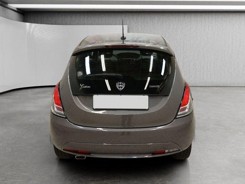 Lancia Ypsilon 1.0 firefly hybrid Gold s&s 70cv