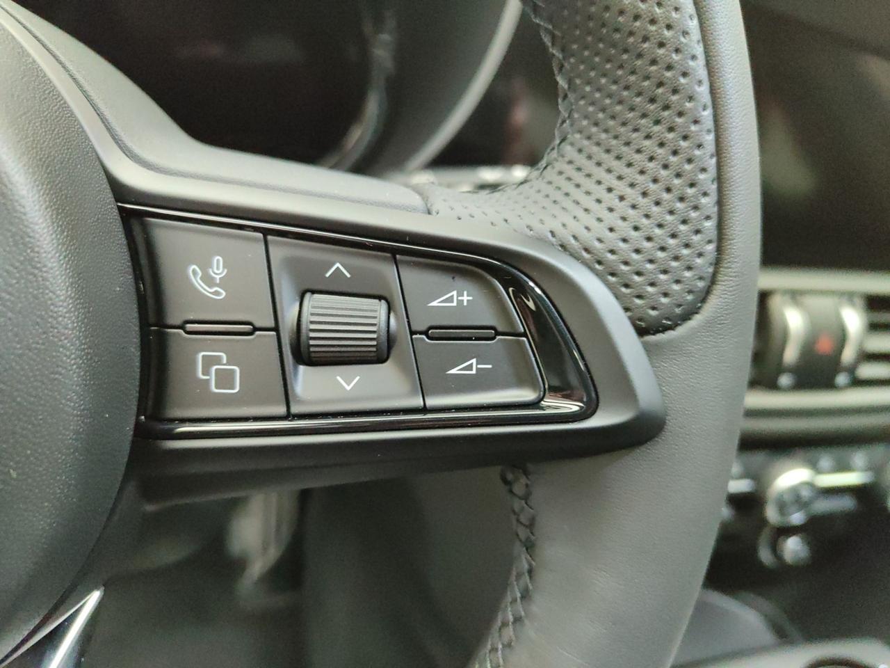 ALFA ROMEO Giulia 2023 2.2 TD 160CV SPRINT AT8