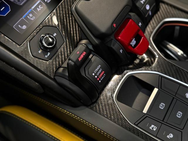 LAMBORGHINI Urus 4.0 Performante