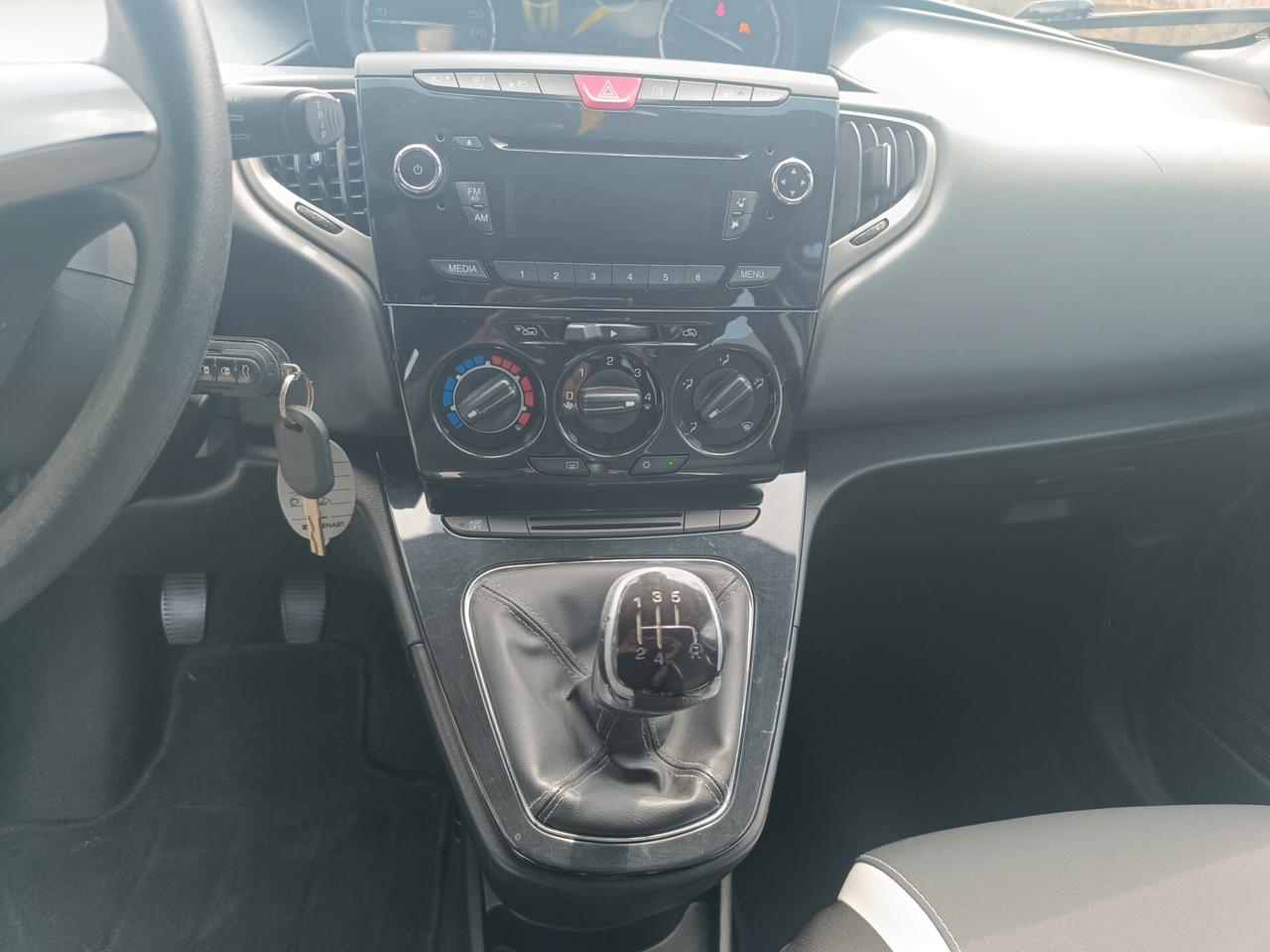 Lancia Ypsilon 1.2 5 porte del 14 NEOPATENTATI