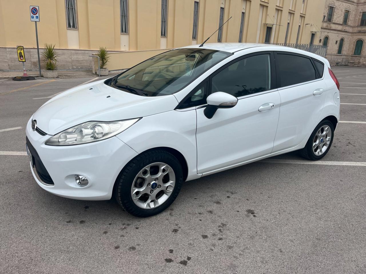 Ford Fiesta 1.4 TDCi 70CV 5 porte Titanium