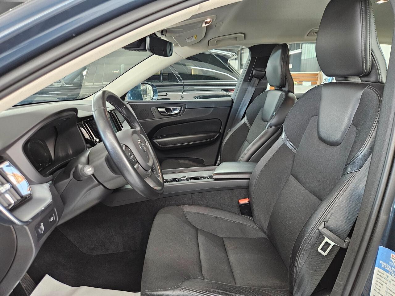Volvo XC60 2.0 b4 Momentum awd auto my20 - IVA ESPOSTA