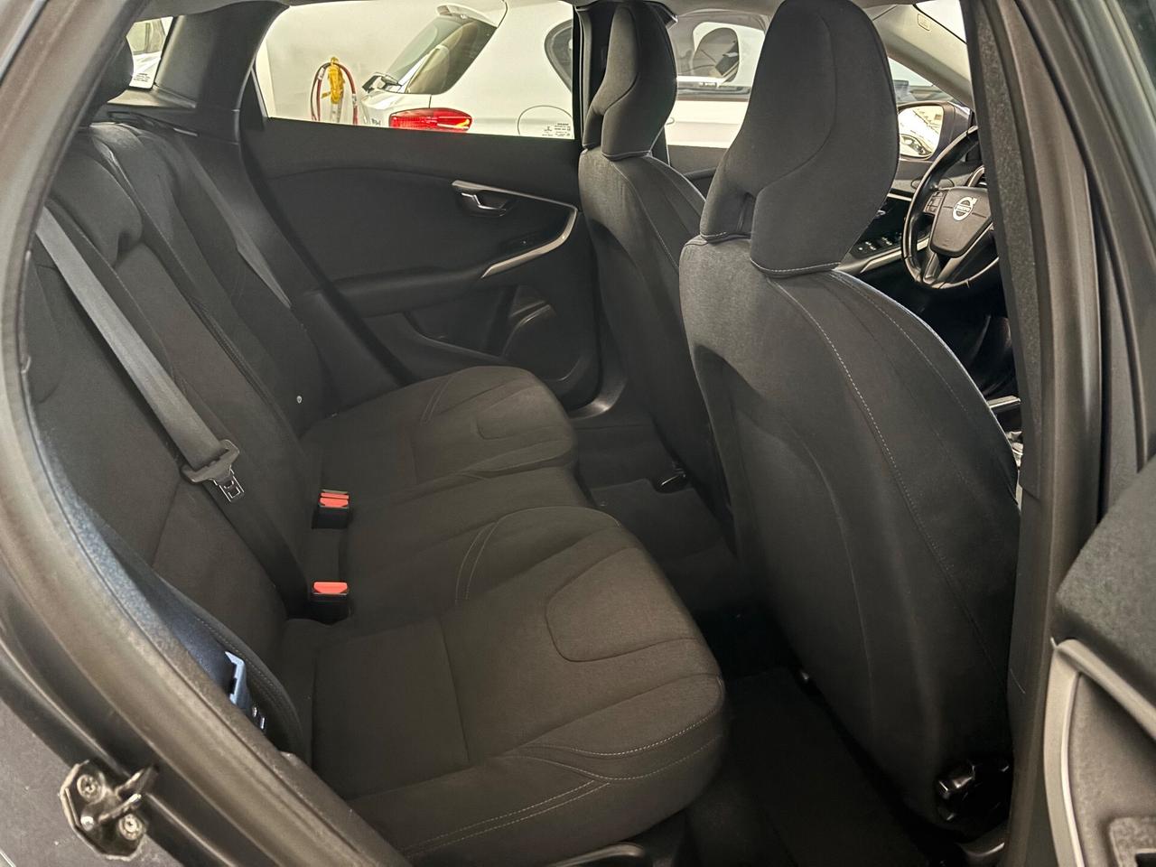 Volvo V40 D2 1.6 Summum | OK NEOPATENTATI |