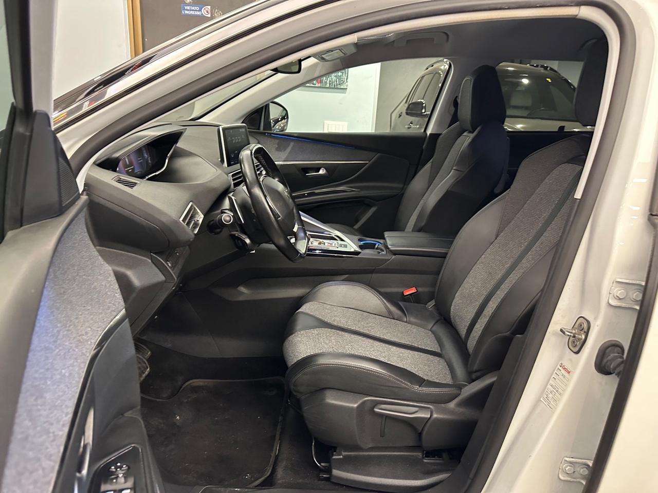 Peugeot 5008 BlueHDi 130 S&S EAT8 Active Business