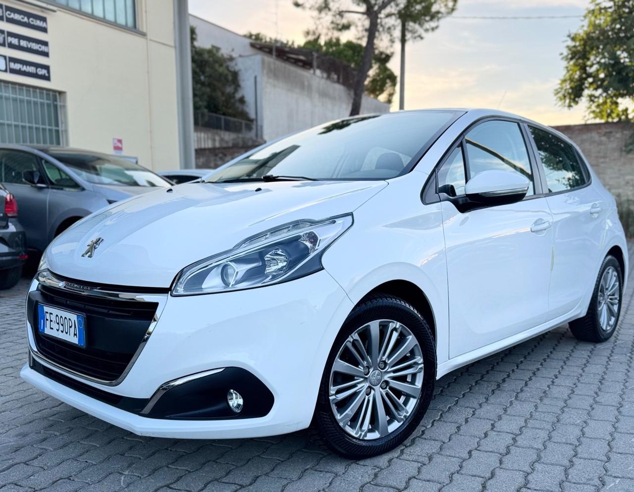 Peugeot 208 PureTech 82 5 porte Allure