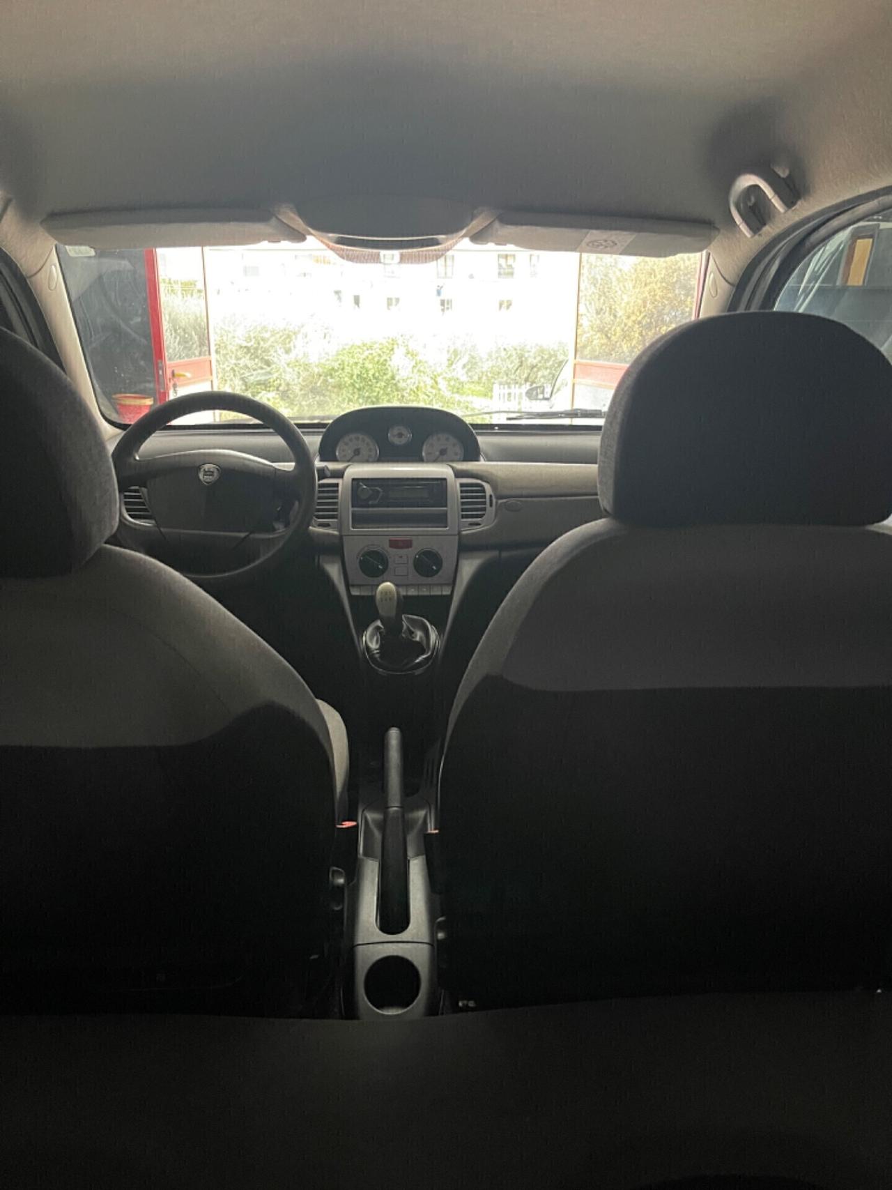 Lancia Ypsilon 1.3 MJT 75 CV Platino