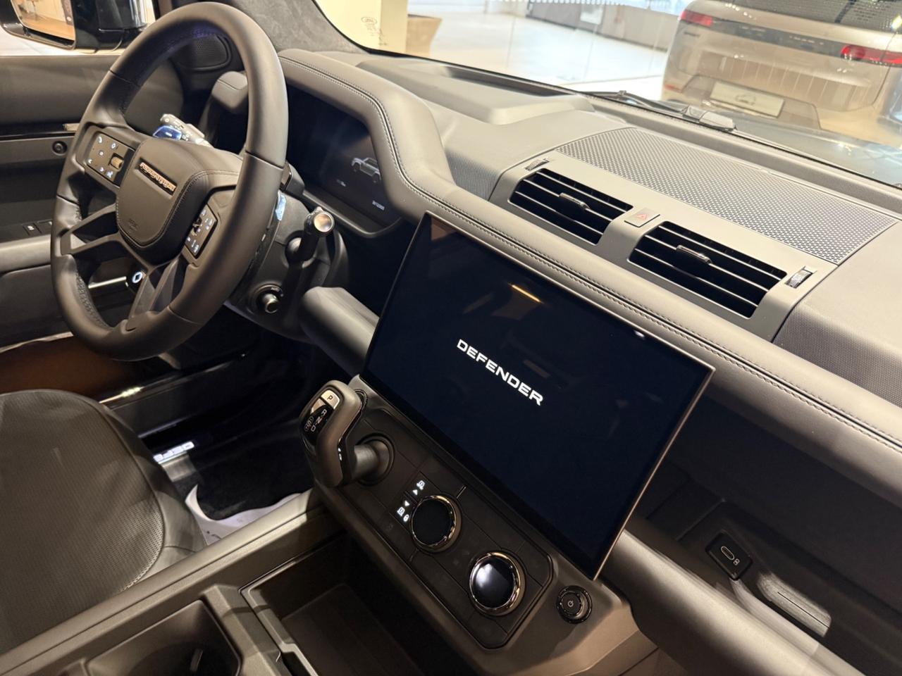 Land Rover Defender 110 4.4 V8 635 CV AWD Auto OCTA Black