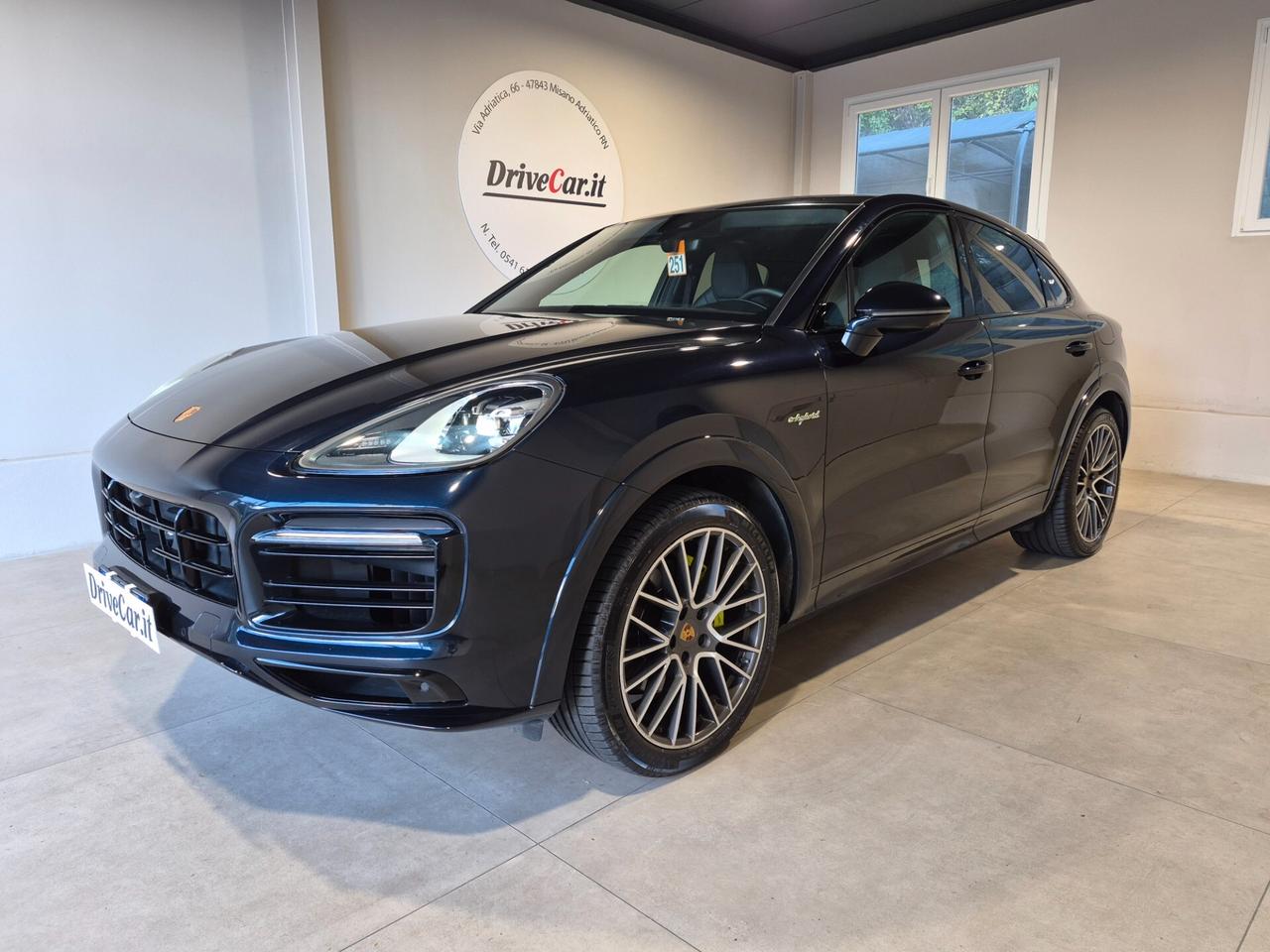 Porsche Cayenne COUPE' 3.0 E-HYBRID TIPTRONIC 462CV 5PORTE C.21 PINZE VERDI SOSP.ADATTIVE SED.ELETTRICI VENTILATI 18 VIE BOSE SCARICHI SPORT