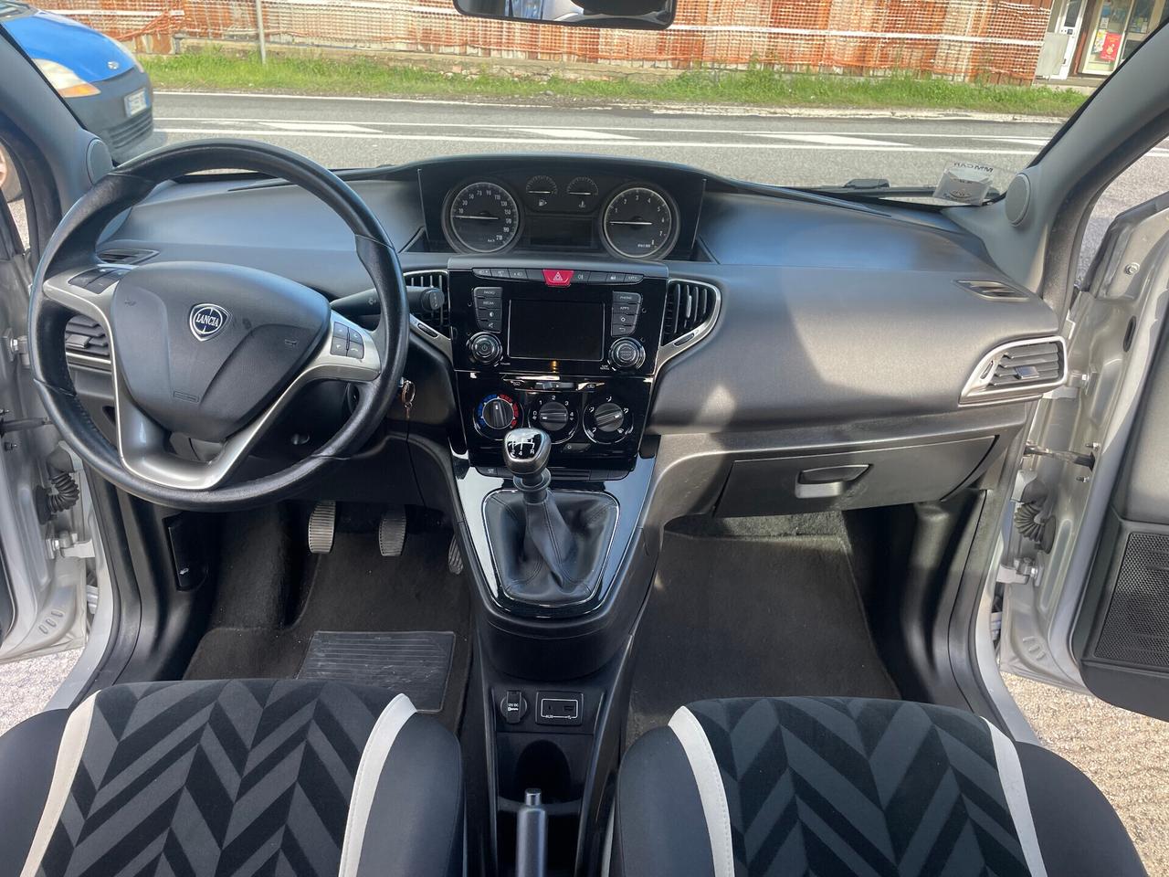 Lancia Ypsilon 1.2 69 CV 5 porte Gold