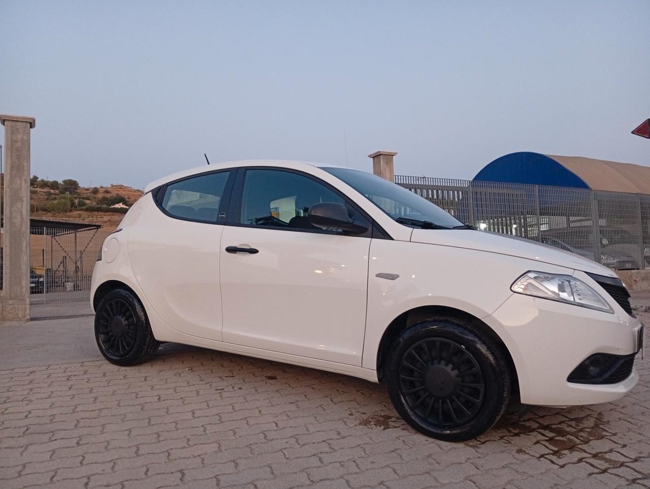 Lancia Ypsilon 1.0 FireFly 12000 km!