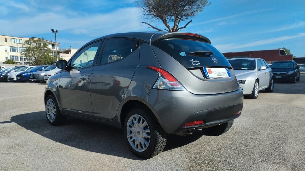 Lancia Ypsilon 1.2 69 CV 5 porte GPL Alberta Ferretti