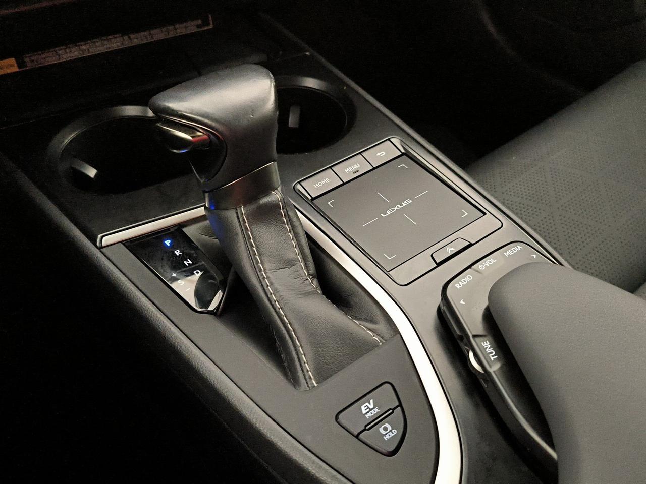 Lexus UX 250h 2.0 premium 4wd cvt