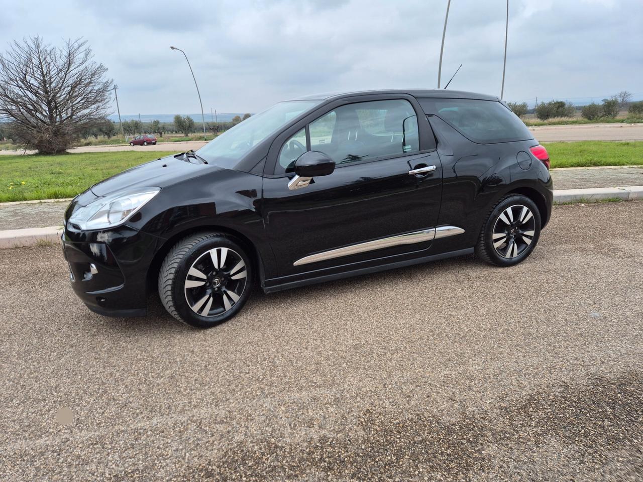 Citroen DS3 1.2 benzina 82cv so chic anno 2015