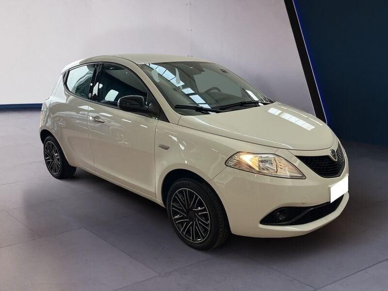 Lancia Ypsilon III 2015 1.0 hybrid Gold s&s 70cv