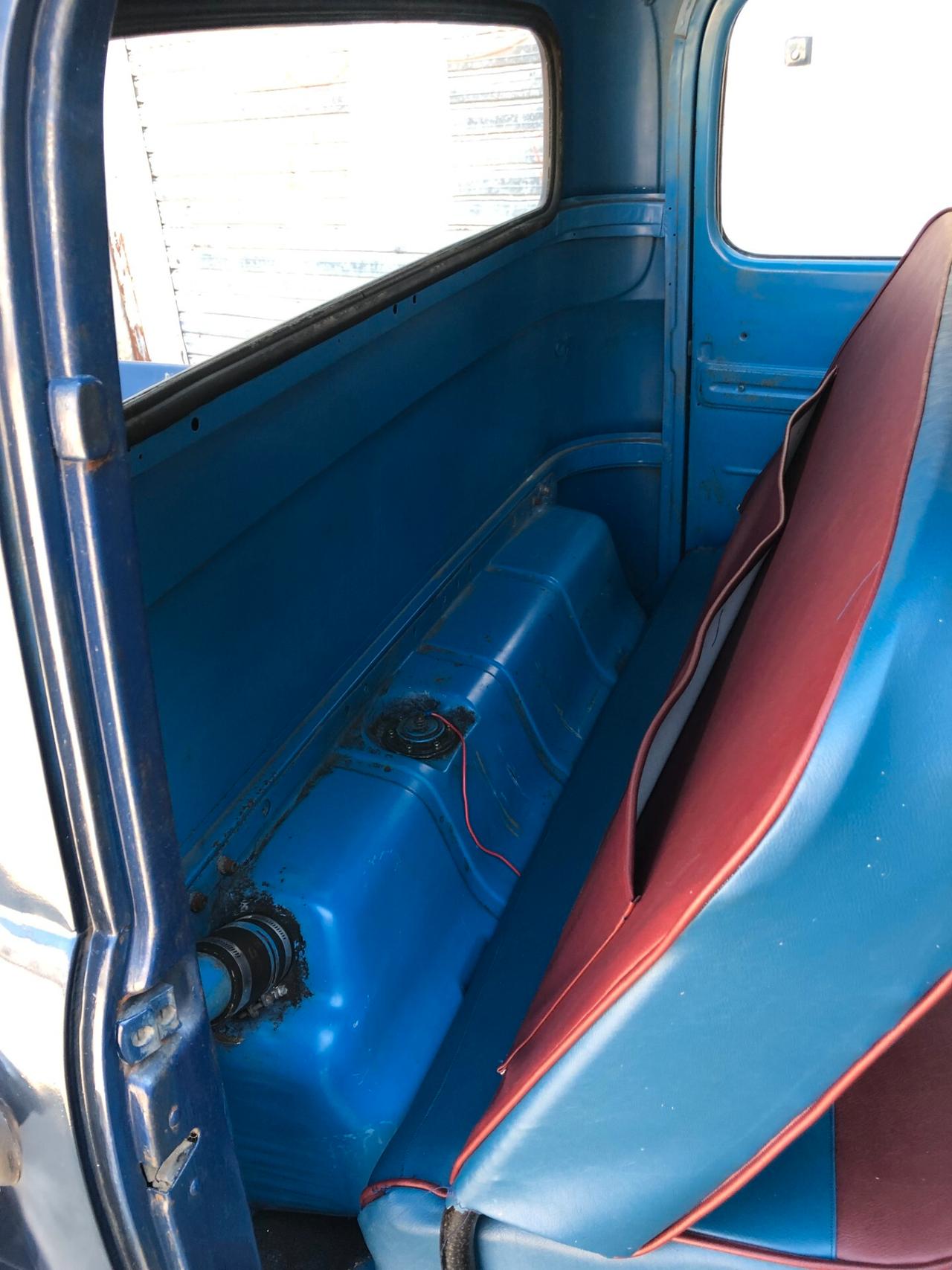 FORD F100 PICK UP V8