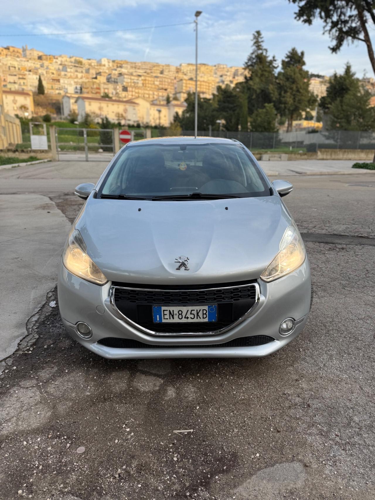 Peugeot 208 1.4 HDi 68 CV 5 porte Mix