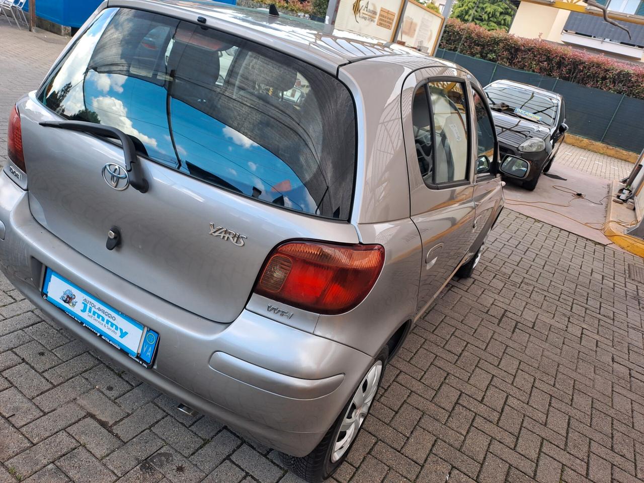 Toyota Yaris 1.3i 16V cat 5 porte Sol