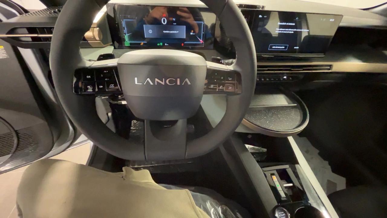 Lancia Ypsilon Hybrid e-DCT