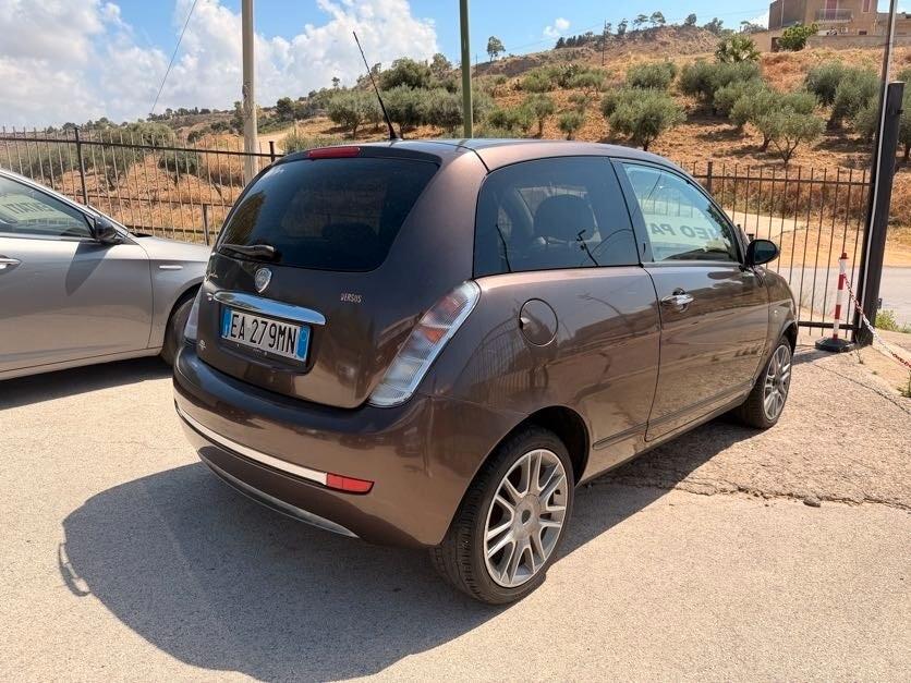 Lancia Ypsilon 1.3 MJT 75 CV Platino