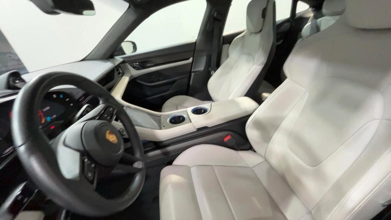Porsche Taycan Turbo S NESSUN VINCOLO FINANZIARIO