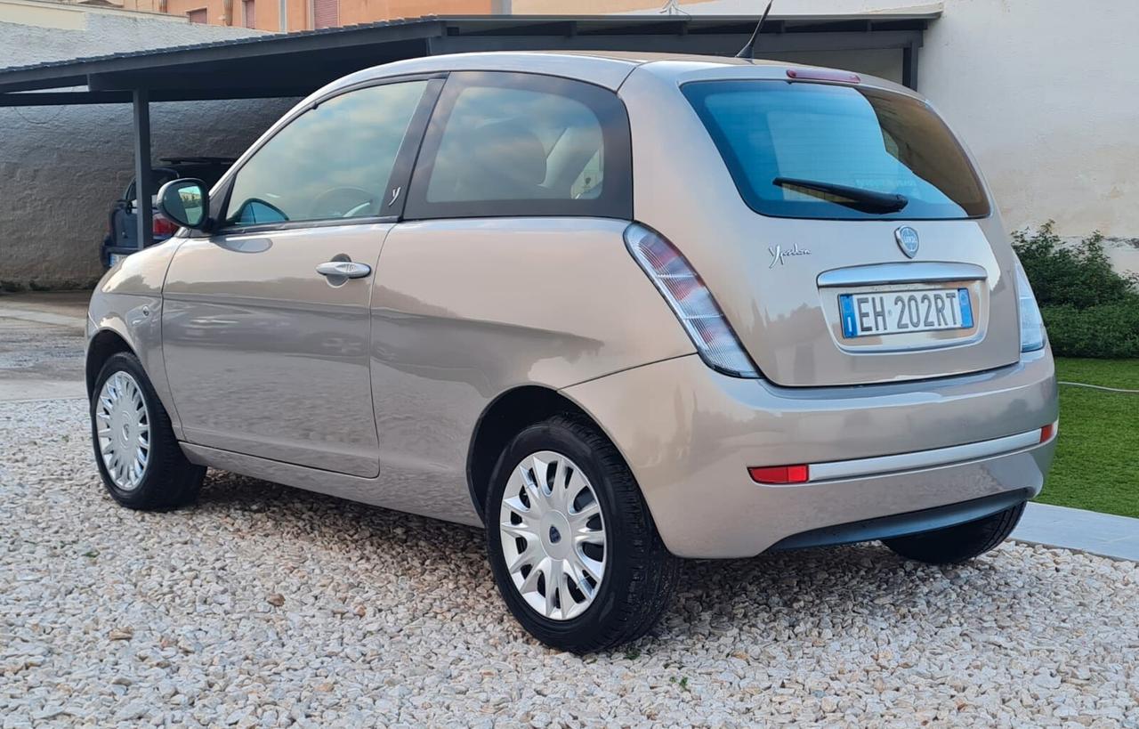 Lancia Ypsilon 1.3 MJT 75 CV New Oro