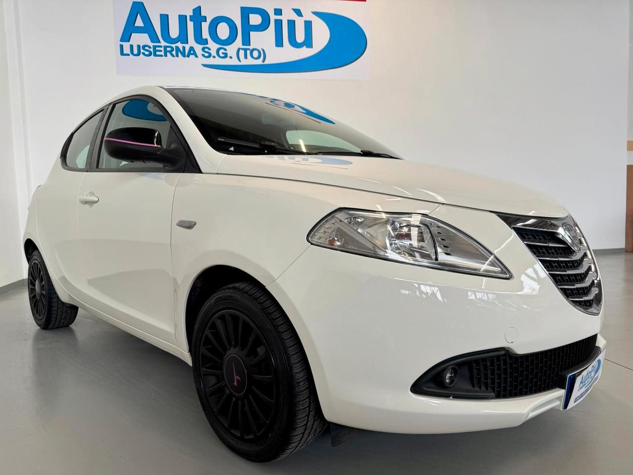 Lancia Ypsilon 0.9 TwinAir 85 CV 5 porte S&S S Momodesign