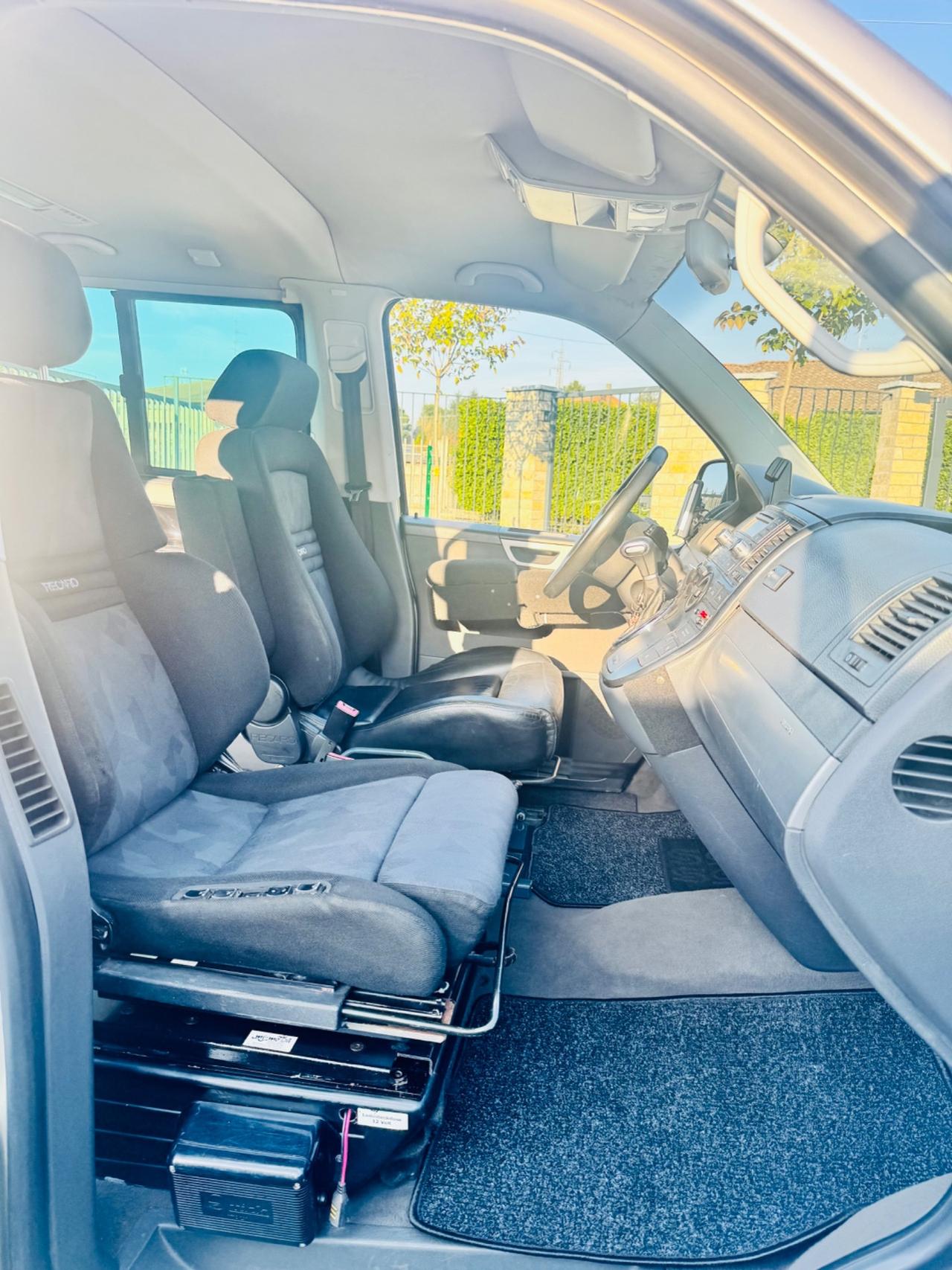 Multivan per trasporto e guida Disabili